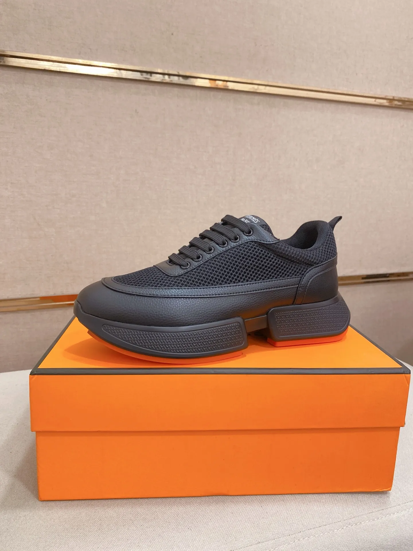Men's clothing and shoes💰: 462💰《HERMES》【Classic Original Version】Hermès; Top 🔝 Purchasing Agency 🔍🔍Men's latest 🇺🇸 counters are on sale simultaneously, imported from Italy original ▲▲cowhide ▲▲ (high-end, extravagant and classy) ) Exquisite workmanship (Italian 🇮🇹 imported water-dyed 🐂 cowhide lining) sole: original sole provided by the original factory, ⚠️exclusive double-layer activity·TPR·rubber·combined molded outsole; super comfortable·wear-resistant·non-slip·environmental protection The real thing is more beautiful if you take the real thing (high quality, follow the order). You can enter and exit the counter at will * Number of yards: 38-44 (45 can be customized and cannot be returned or exchanged)